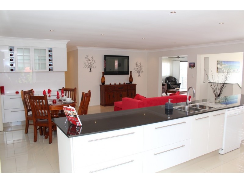 4 Caravel Place, Banora Point NSW 2486