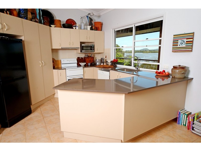 136 Broadwater Esplanade, Bilambil Heights NSW 2486