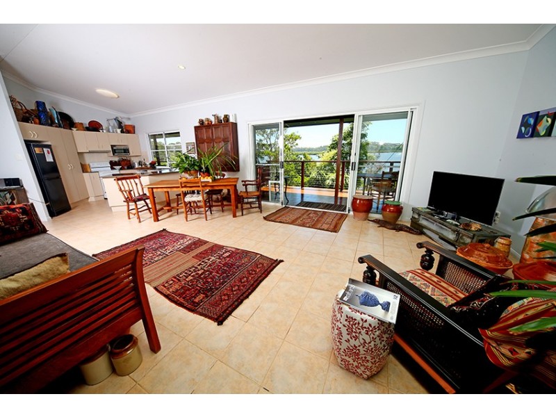 136 Broadwater Esplanade, Bilambil Heights NSW 2486