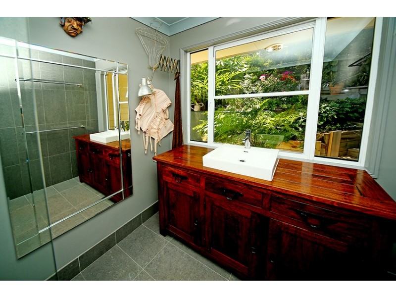 136 Broadwater Esplanade, Bilambil Heights NSW 2486