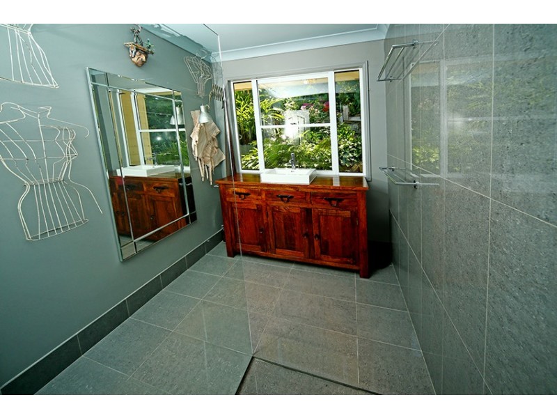 136 Broadwater Esplanade, Bilambil Heights NSW 2486