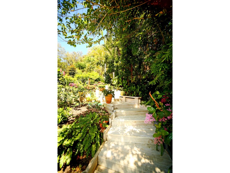 136 Broadwater Esplanade, Bilambil Heights NSW 2486
