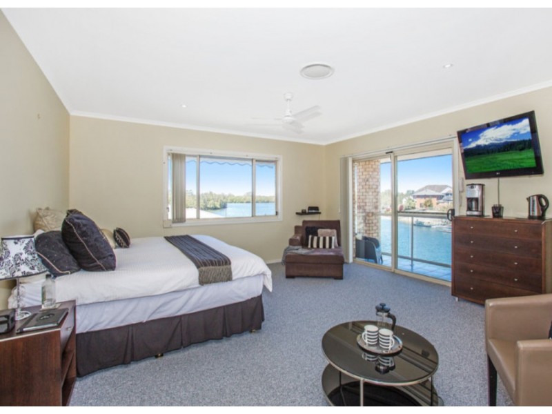 18 Bosun Boulevard, Banora Point NSW 2486