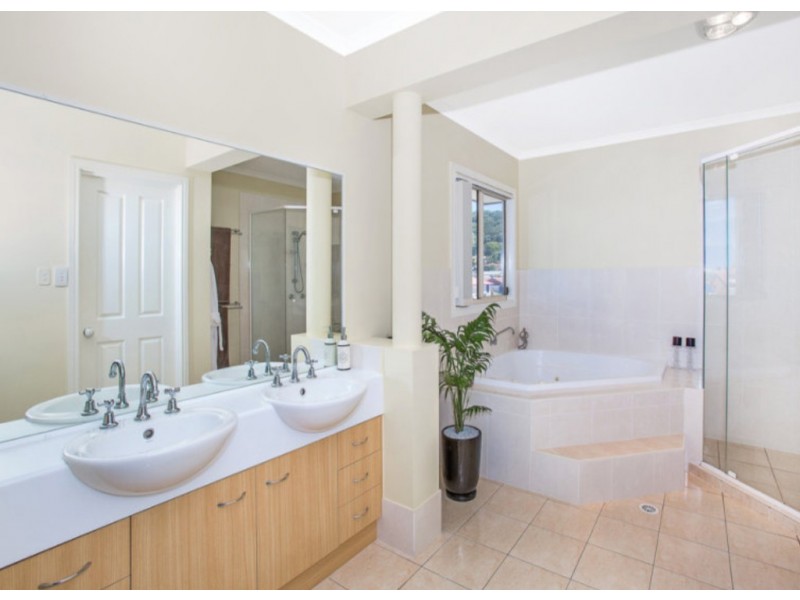 18 Bosun Boulevard, Banora Point NSW 2486