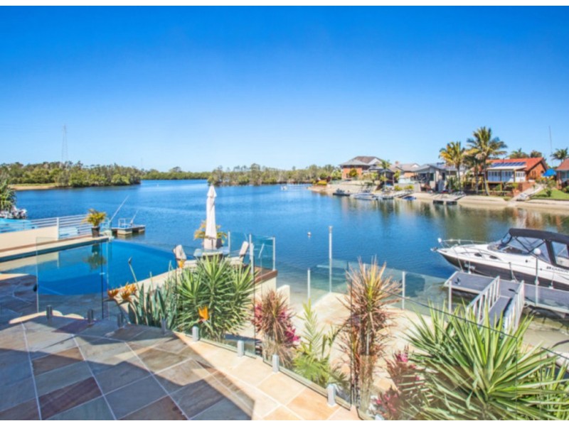 18 Bosun Boulevard, Banora Point NSW 2486