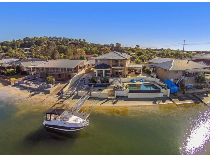 18 Bosun Boulevard, Banora Point NSW 2486