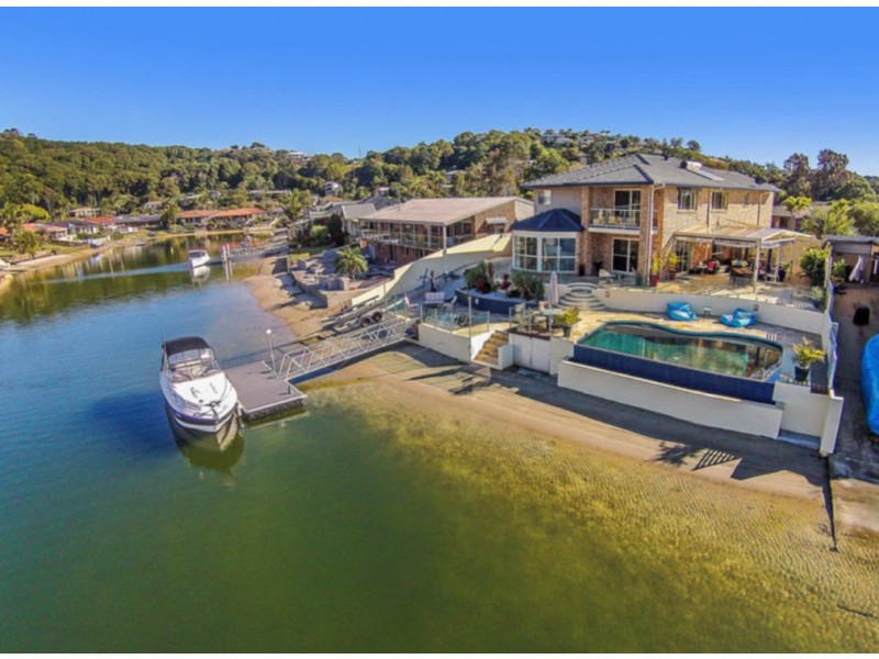 18 Bosun Boulevard, Banora Point NSW 2486