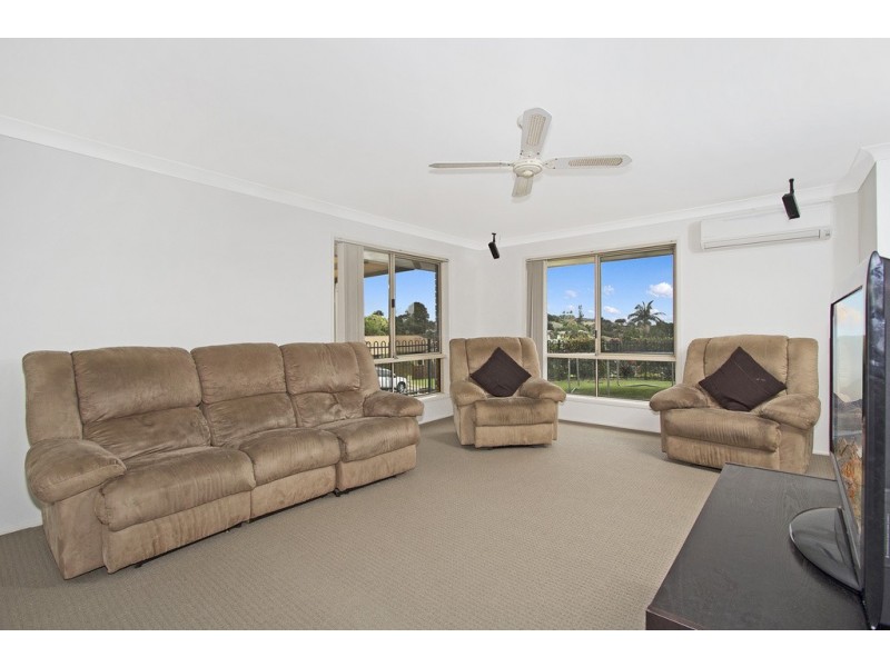 1 Chestnut Drive, Banora Point NSW 2486