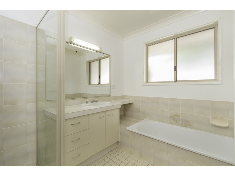 1 Chestnut Drive, Banora Point NSW 2486