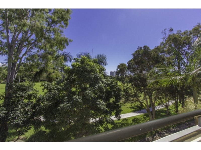 2 / 37 Dixon Street, Coolangatta QLD 4225