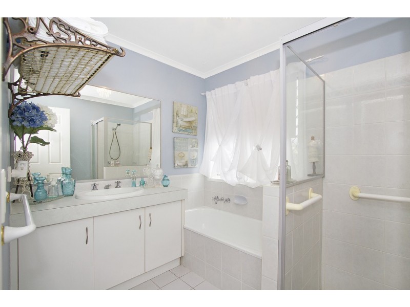 2 / 100 Bienvenue Drive, Currumbin Waters QLD 4223