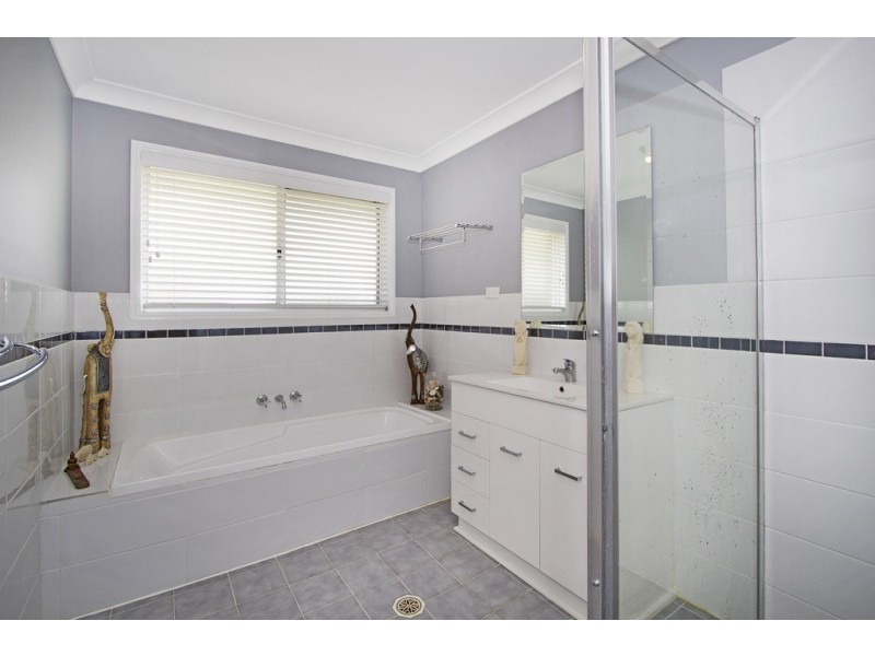 2 / 5 Chestnut Drive, Banora Point NSW 2486