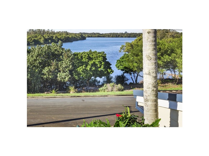 2 / 55 Bimbadeen Avenue, Banora Point NSW 2486