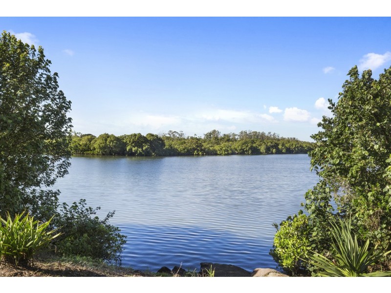 2 / 55 Bimbadeen Avenue, Banora Point NSW 2486