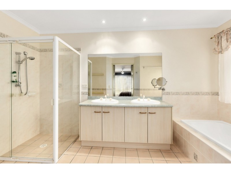 4 Kakadu Ct, Banora Point NSW 2486