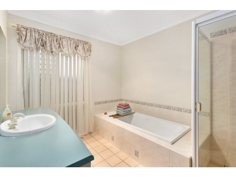 4 Kakadu Ct, Banora Point NSW 2486