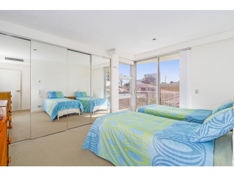 4 / 11 Eden Avenue, Coolangatta QLD 4225