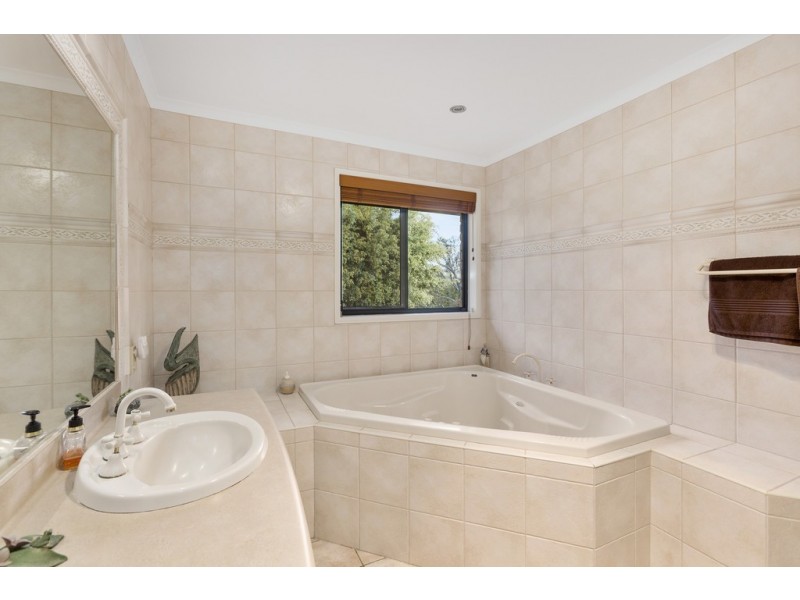 21 Botanical Circuit, Banora Point NSW 2486