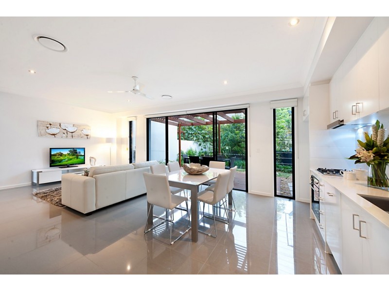 Villa 12 Bayview Road, Paradise Point QLD 4216