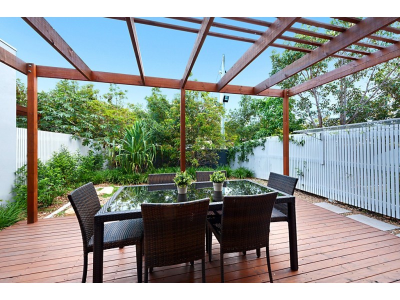 Villa 12 Bayview Road, Paradise Point QLD 4216