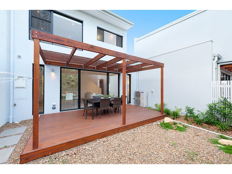 Villa 12 Bayview Road, Paradise Point QLD 4216