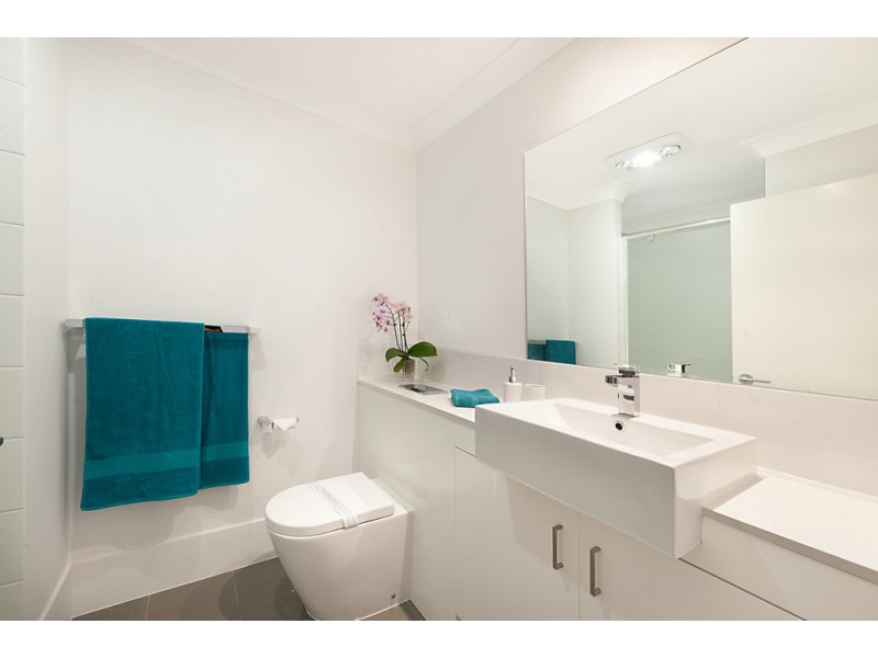 Villa 12 Bayview Road, Paradise Point QLD 4216