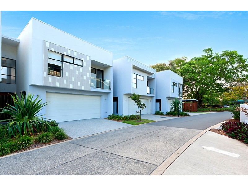 Villa 12 Bayview Road, Paradise Point QLD 4216