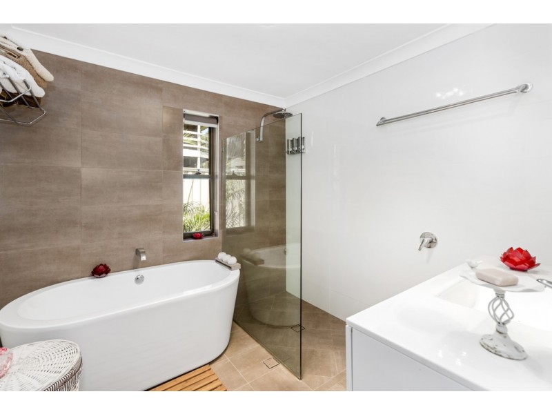 10 Mariners Crescent, Banora Point NSW 2486