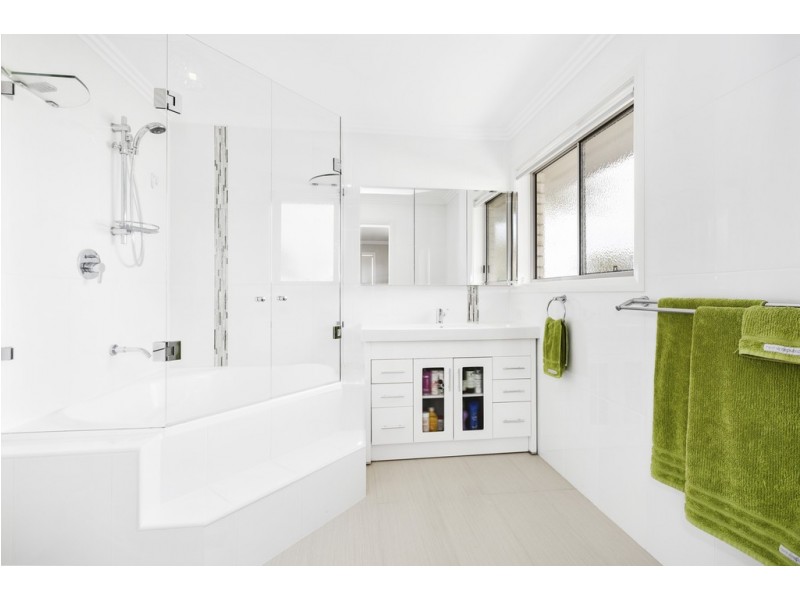 14 Manuka Road, Banora Point NSW 2486