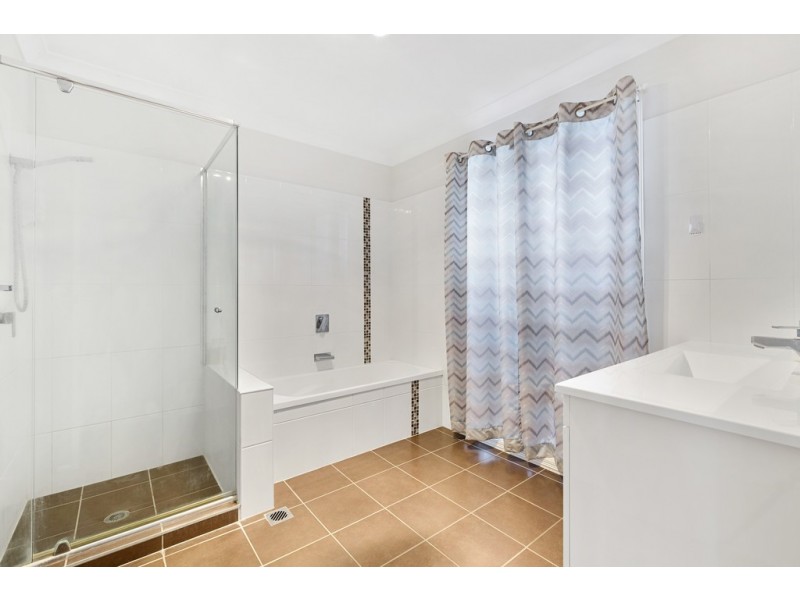 24 Mariners Crescent, Banora Point NSW 2486