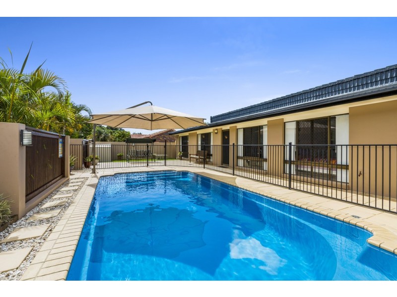 24 Mariners Crescent, Banora Point NSW 2486