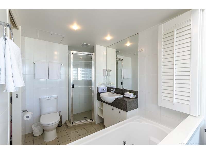 1701/2685 Gold Coast Highway, Broadbeach QLD 4218