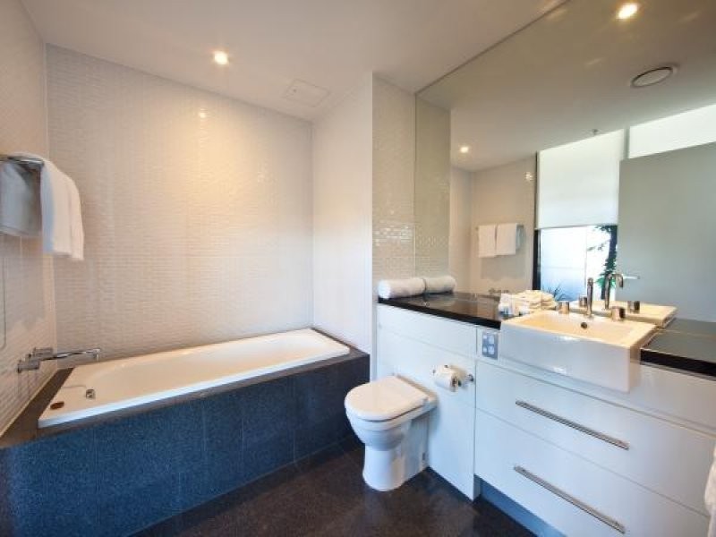 89 Surf Parade, Broadbeach QLD 4218