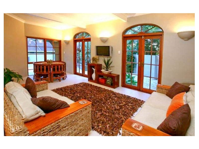 17 Dunbarton Avenue, Sorrento QLD 4217