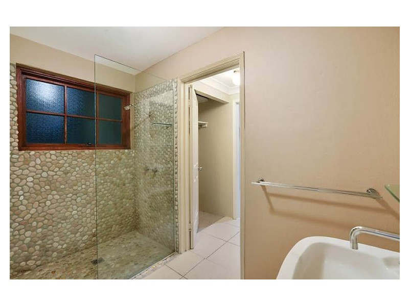 17 Dunbarton Avenue, Sorrento QLD 4217