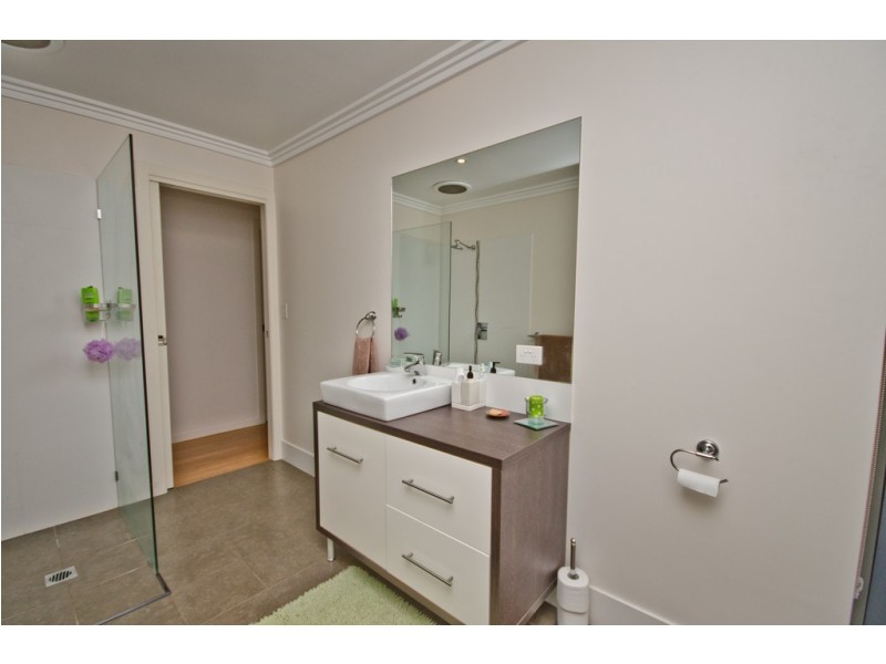 36 Kuranga Avenue, Southport QLD 4215