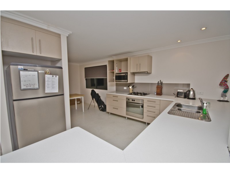 36 Kuranga Avenue, Southport QLD 4215