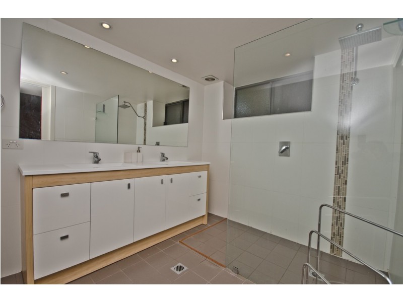 36 Kuranga Avenue, Southport QLD 4215