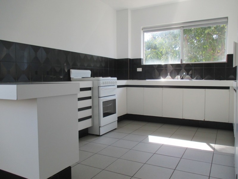 8/282 Marine Parade, Labrador QLD 4215