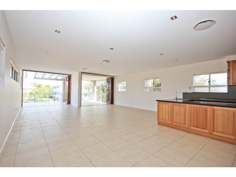 2/41 Peerless Ave, Mermaid Beach QLD 4218