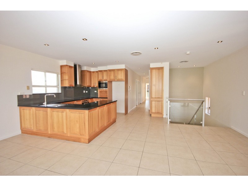 2/41 Peerless Ave, Mermaid Beach QLD 4218