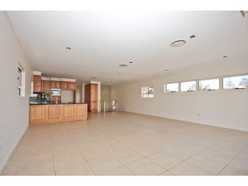 2/41 Peerless Ave, Mermaid Beach QLD 4218