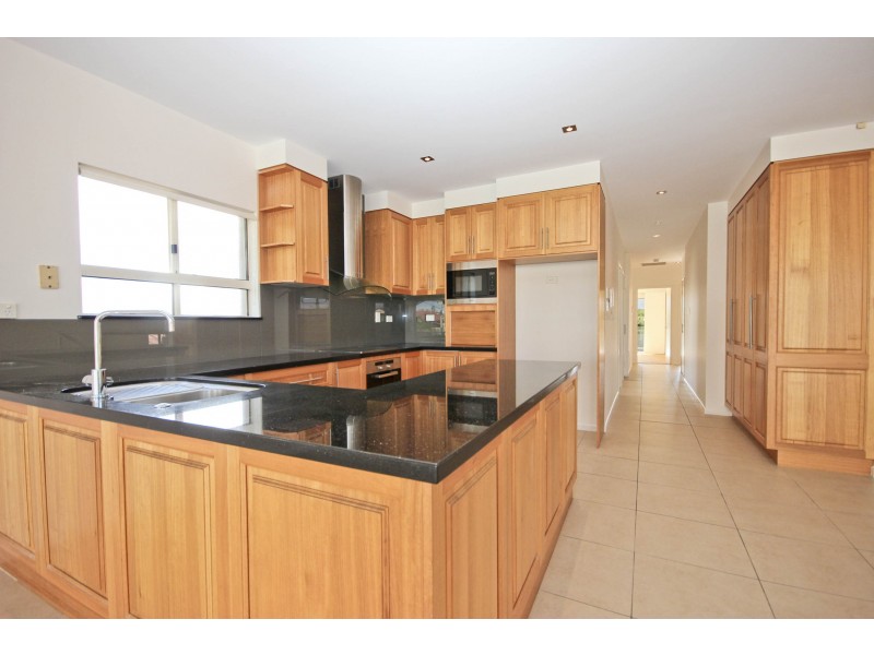 2/41 Peerless Ave, Mermaid Beach QLD 4218