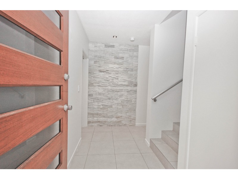 2/41 Peerless Ave, Mermaid Beach QLD 4218