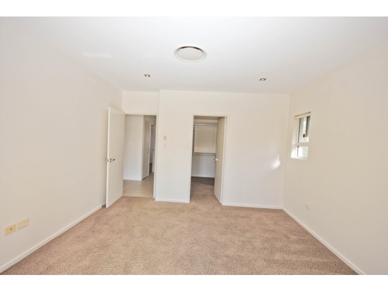 2/41 Peerless Ave, Mermaid Beach QLD 4218