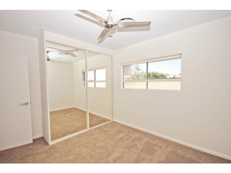 2/41 Peerless Ave, Mermaid Beach QLD 4218