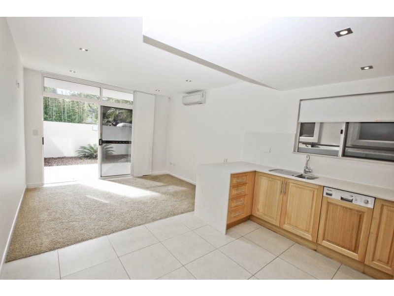 2/41 Peerless Ave, Mermaid Beach QLD 4218