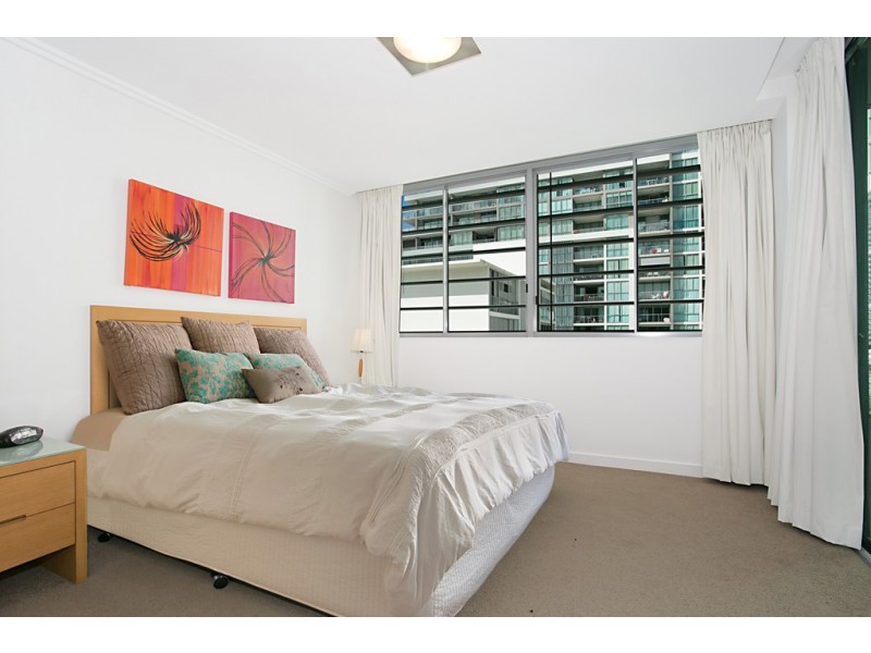 2111 ‘Freshwater Point’ 33 TE Peters Drive, Broadbeach Waters QLD 4218