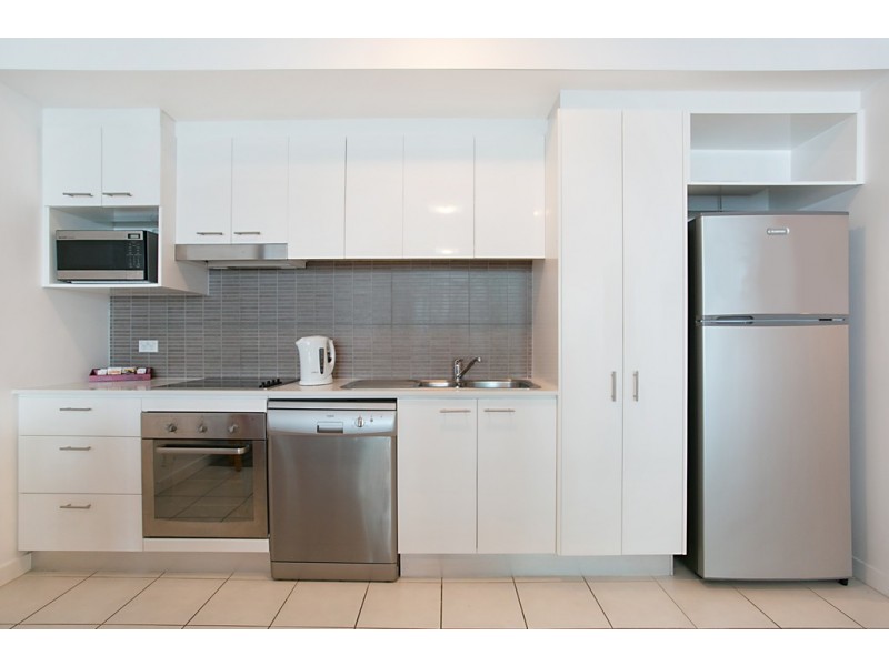 2111 ‘Freshwater Point’ 33 TE Peters Drive, Broadbeach Waters QLD 4218