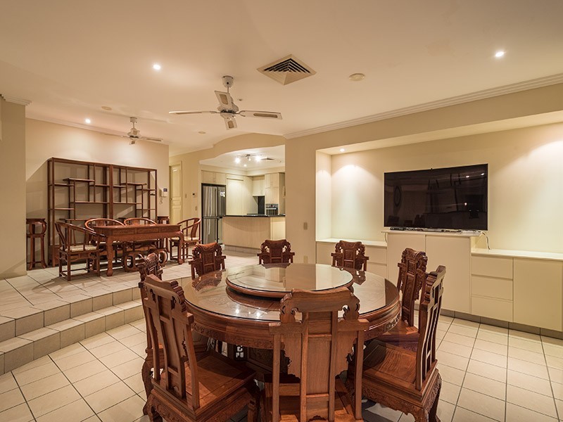 25 Sir Bruce Small Blvd, Benowa Waters QLD 4217